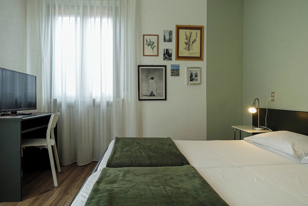Standard Double Room, Balcony, Corner photo 2