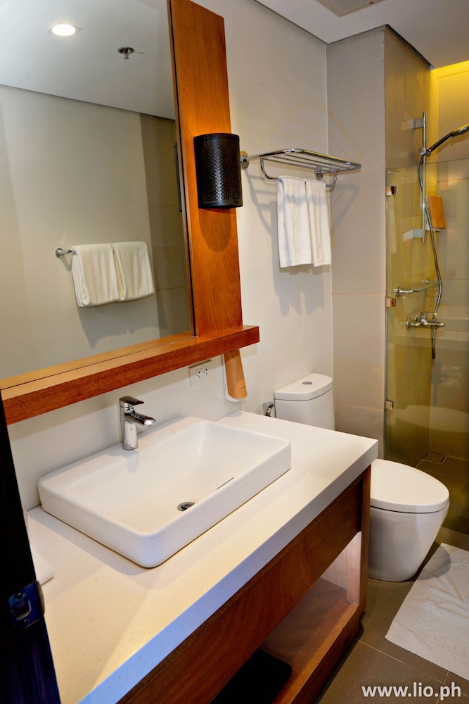 Deluxe Room, Pool View - Twin - Photo 8