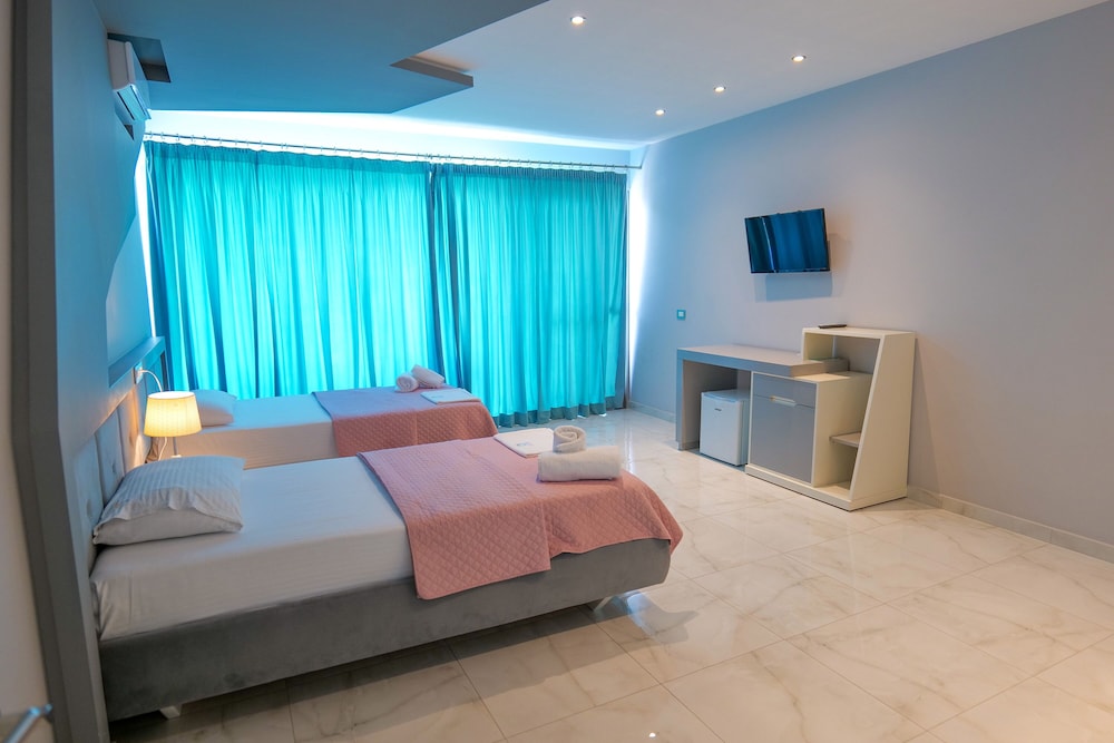 Deluxe Suite photo 2