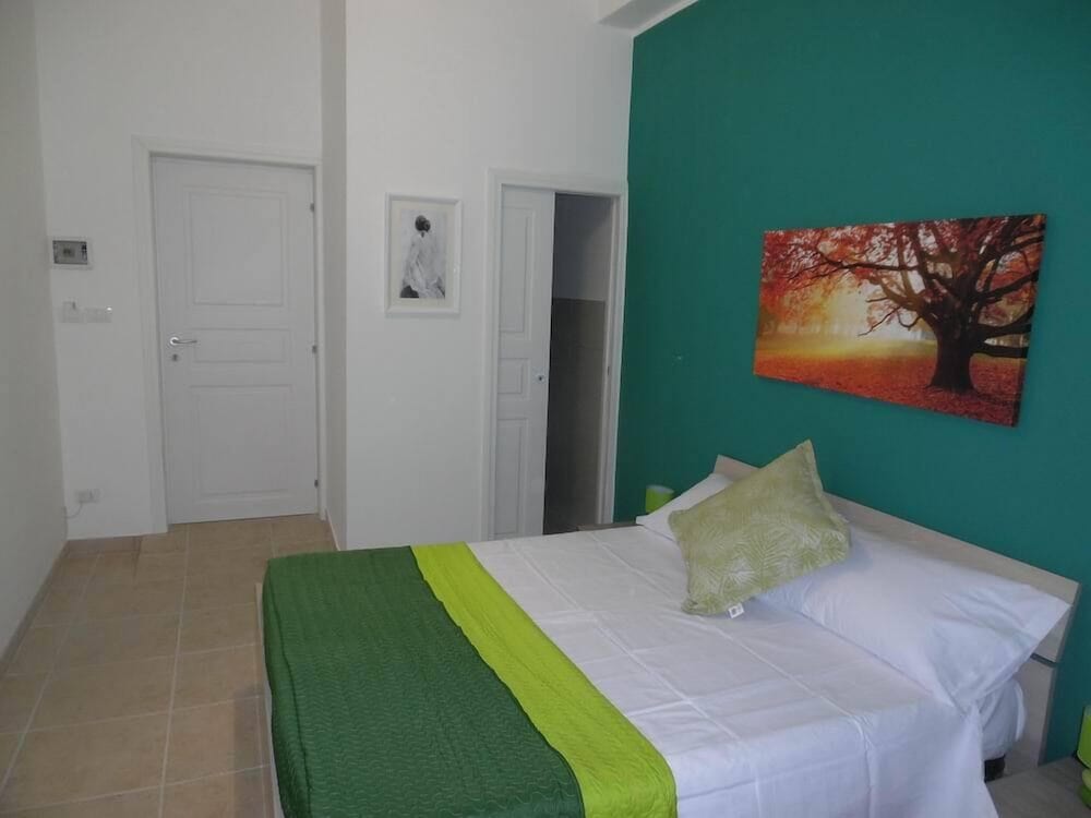 Room, Balcony