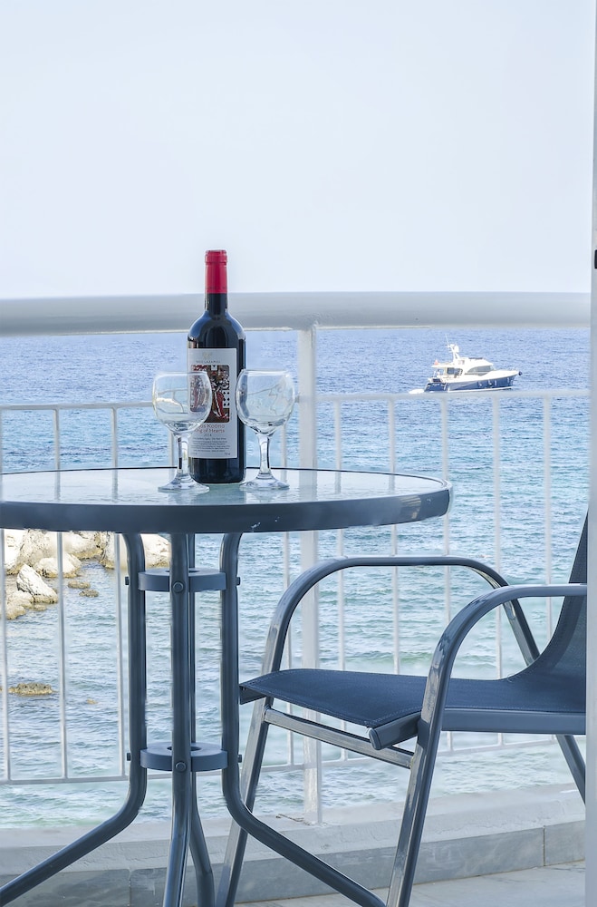 Deluxe Double or Twin Room, Sea View photo 3