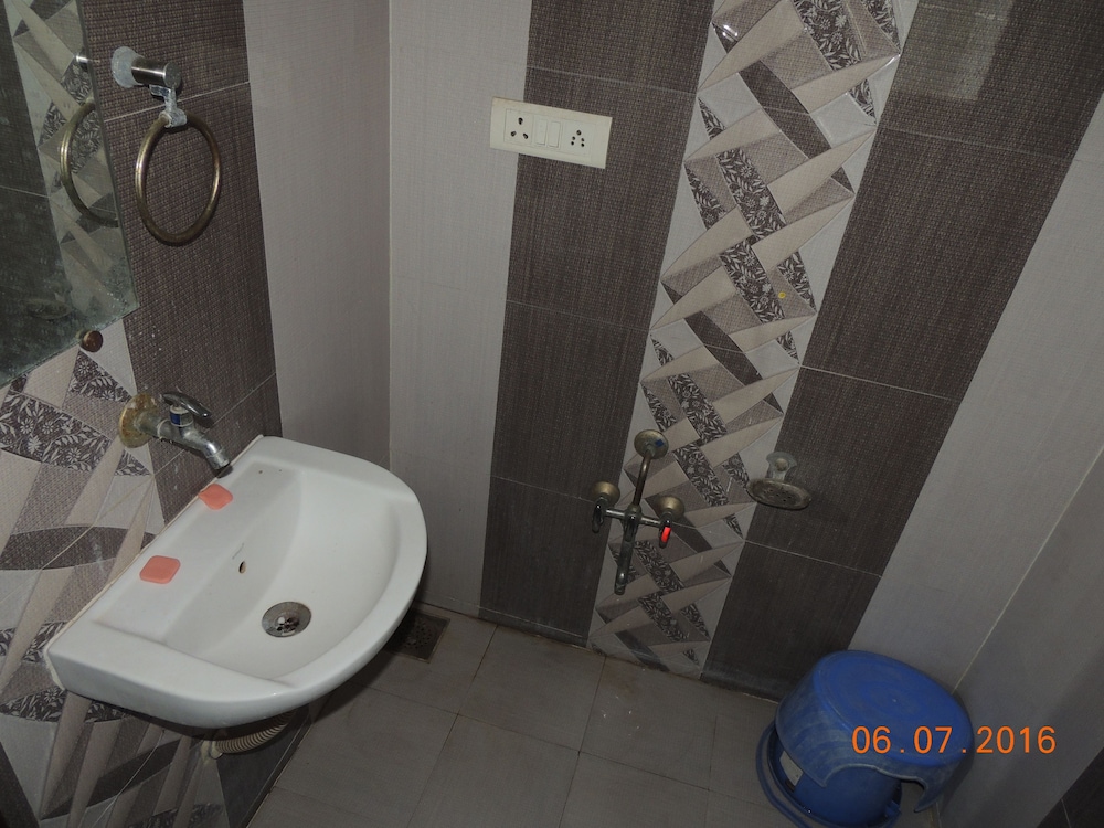 Basic Room, 1 Double Bed photo 2