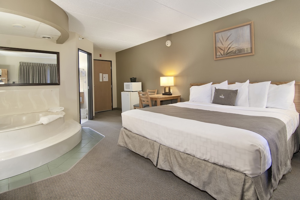Suite, 1 King Bed, Non Smoking - Photo 4