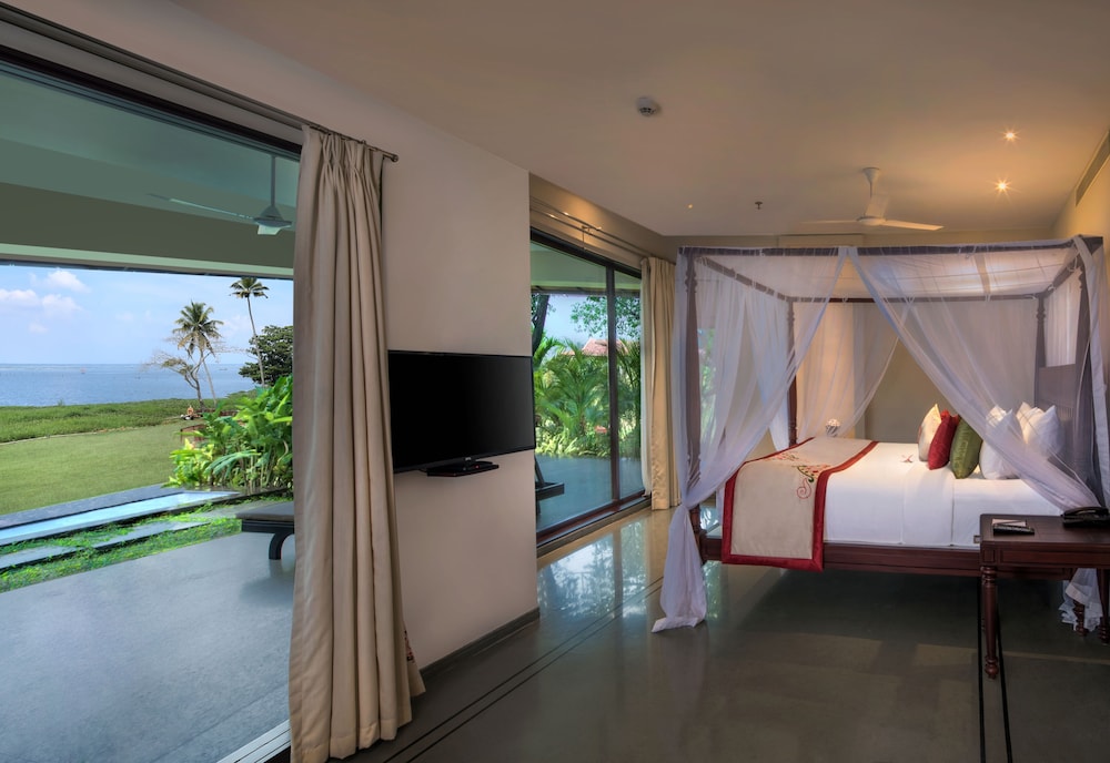 Luxury Villa, Private Pool, Lake View photo 2