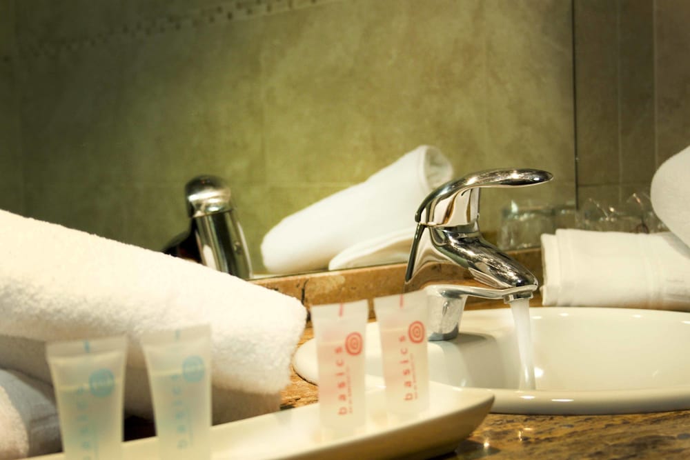Double or Twin Room - Photo 4
