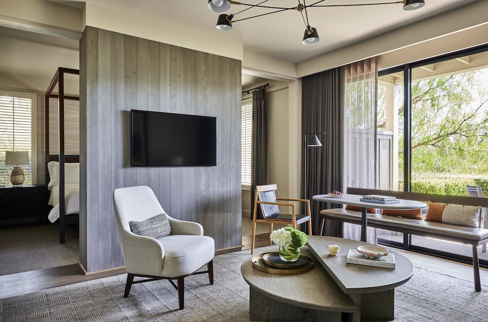 Junior Suite (Rosewood)