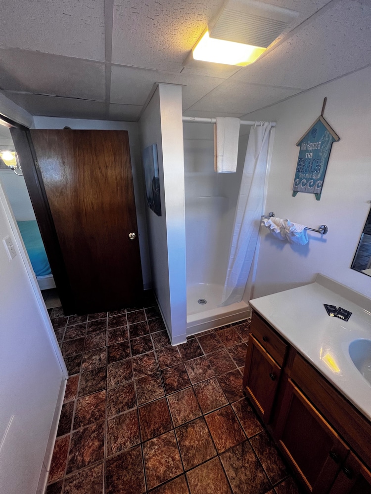 King Jacuzzi (Basement) photo 3