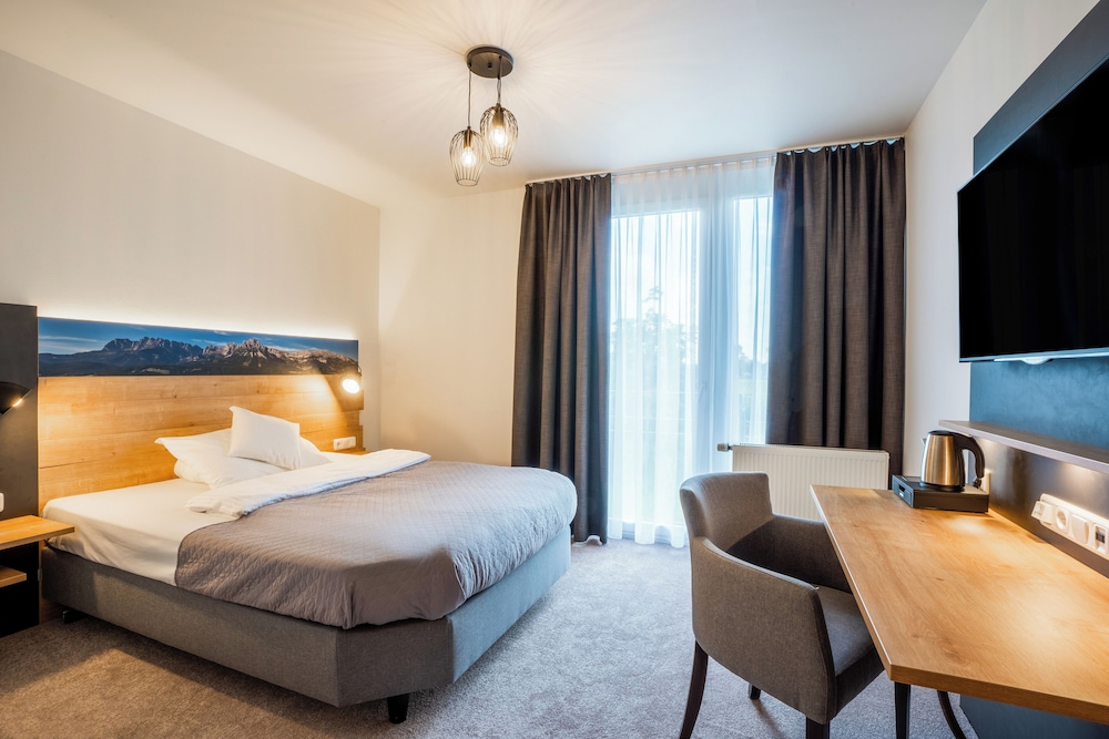 Economy Double Room, 1 Queen Bed, Non Smoking - Photo 1