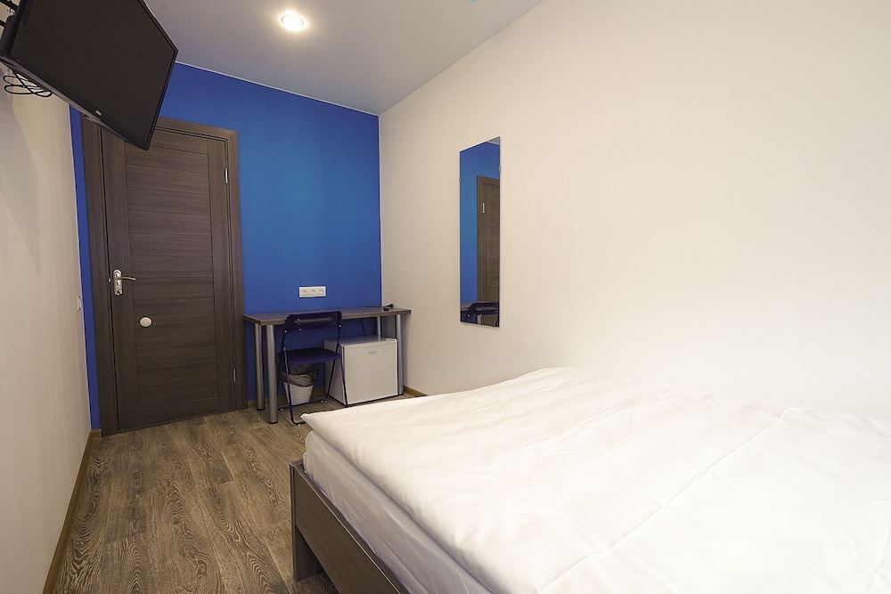 Standard Room, 1 Queen Bed, Non Smoking photo 2