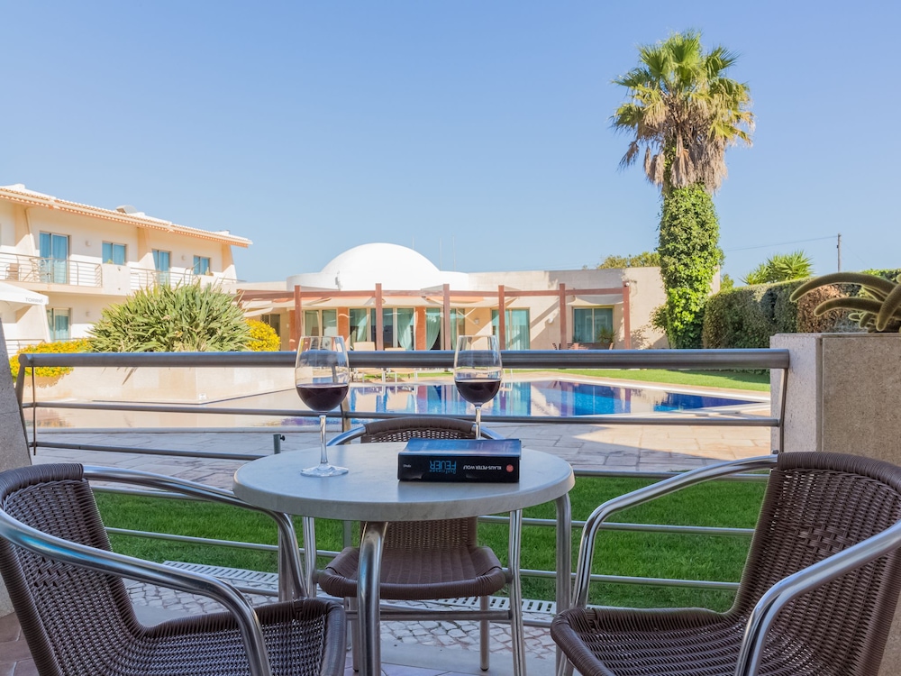 Standard Apartment, 1 Bedroom, Balcony, Pool View photo 2