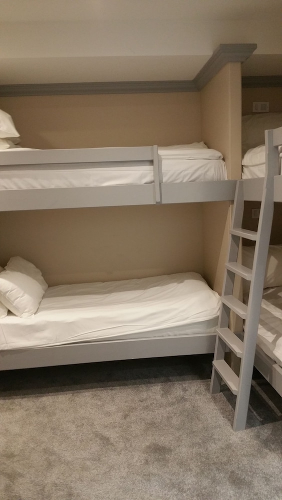 Room, Multiple Beds, Ensuite photo 2