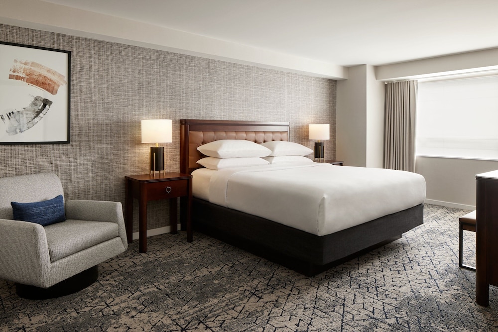 Suite, 1 King Bed with Sofa bed, Courtyard View at Sheraton Valley Forge King of Prussia in King of Prussia