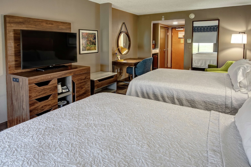 Room, 2 Queen Beds, Refrigerator - Photo 3