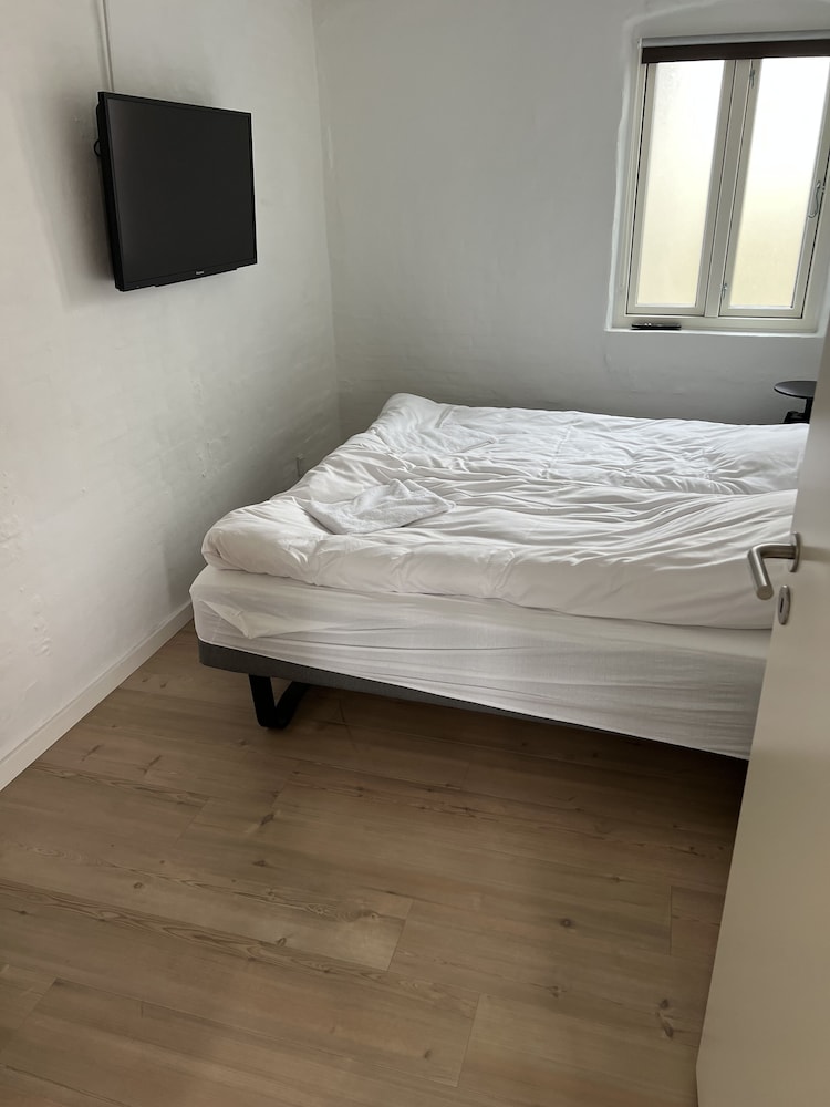 Basic Apartment photo 3