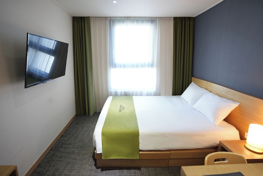 Double Or Twin Room (Run Of House) photo 3