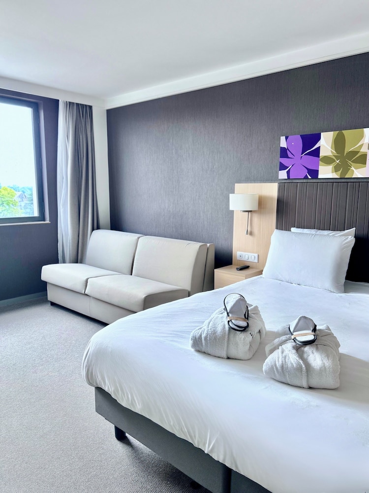Privilege, Family Room, 1 Double Bed with Sofa bed photo 2