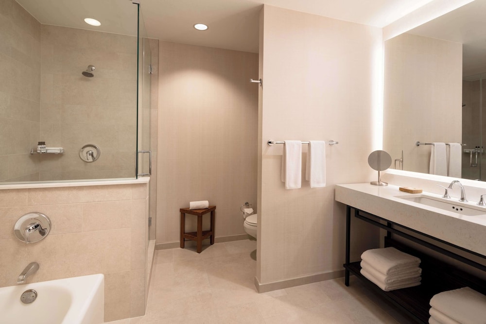 Room, 2 Queen Beds, Accessible (Shower) - Photo 4