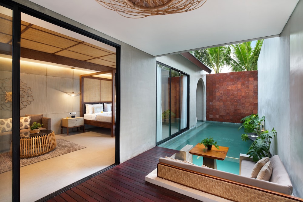 Smart 1 Bedroom Villa with Private Pool - Photo 1
