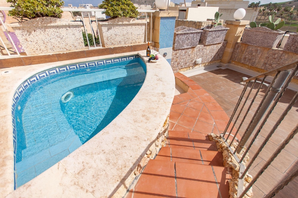 Villa photo 3