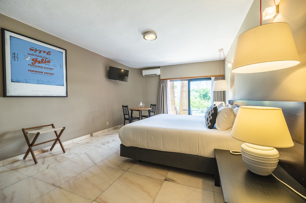 Available room thumbnail 6