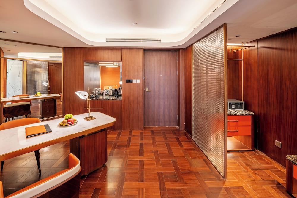 Business Suite, 1 King Bed, Non Smoking (Executive) - Photo 2
