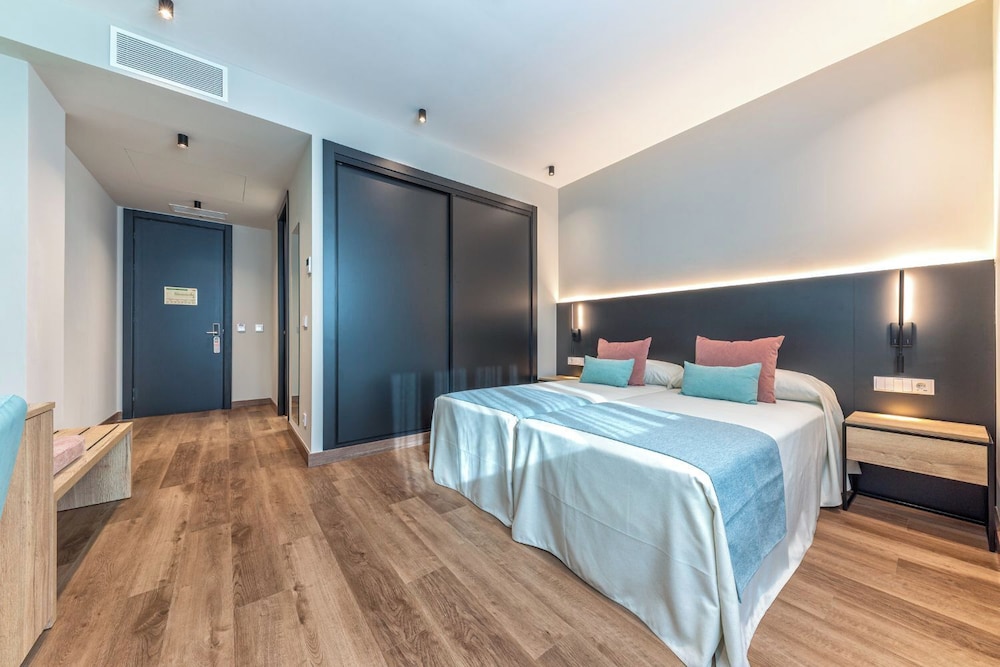 Basic Double or Twin Room, City View