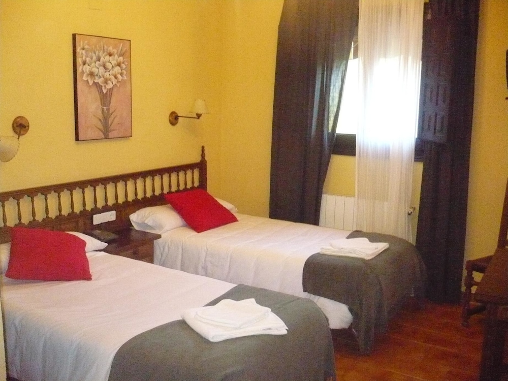 Double or Twin Room photo 3