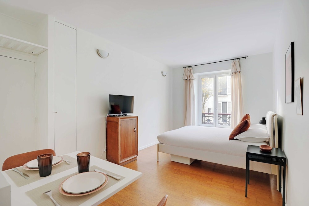 Apartment photo 2