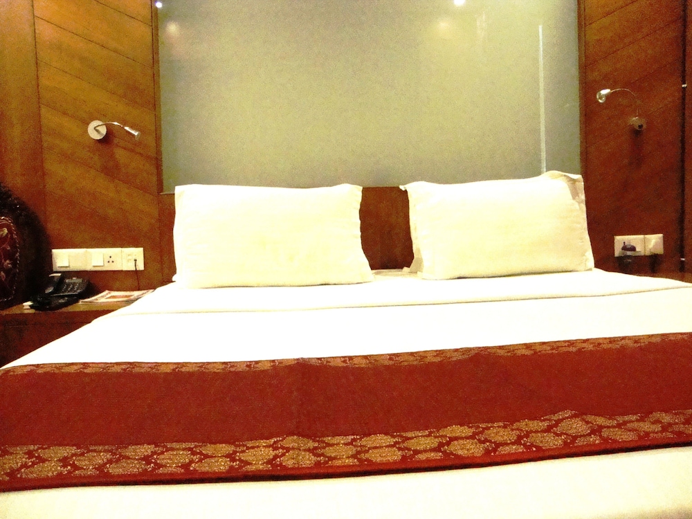 Deluxe Room - Photo 11