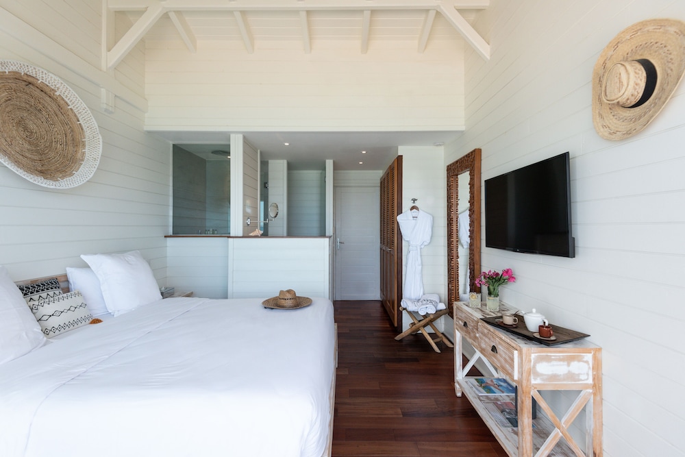 Standard Room, 1 Queen Bed, Balcony, Ocean View photo 3