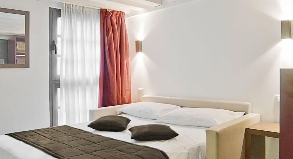 Small Double or Twin Room photo 1