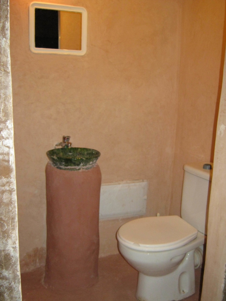 Traditional Single Room, 1 Twin Bed, Private Bathroom, Pool View photo 2