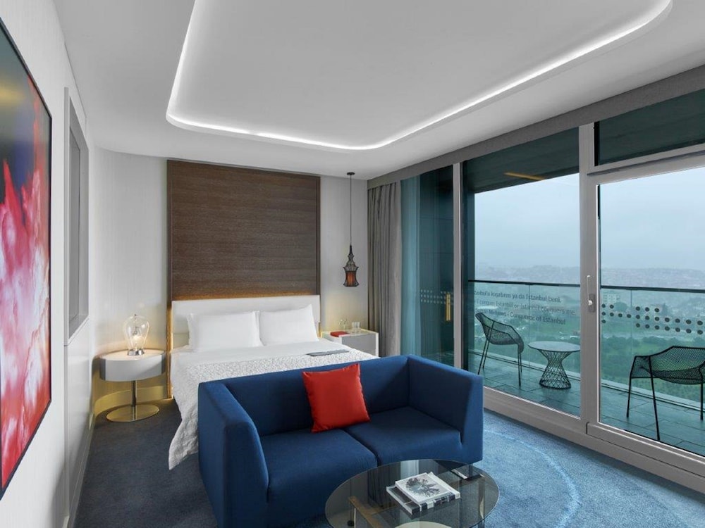 Executive Guest room, Club lounge access, 1 King, City view, Balcony