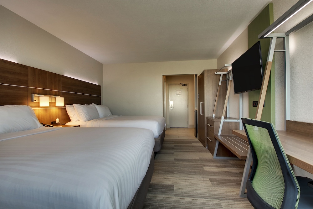 Standard Room, 2 Queen Beds, Accessible (Communications/Mobility Accessible) - Photo 2