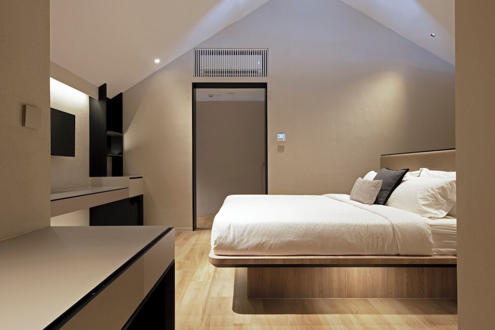 Loft Suite King (Skylight Window)