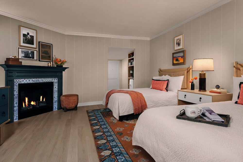 Deluxe Room, 2 Double Beds (Garden 2 Full Bed Studio ADA)