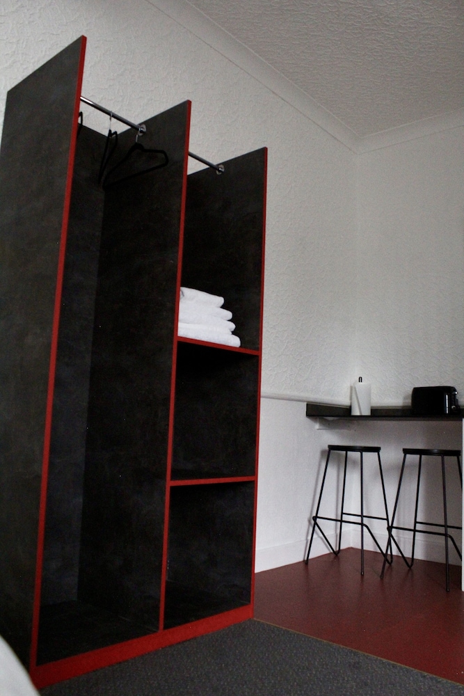 Triple Room, Ensuite photo 3