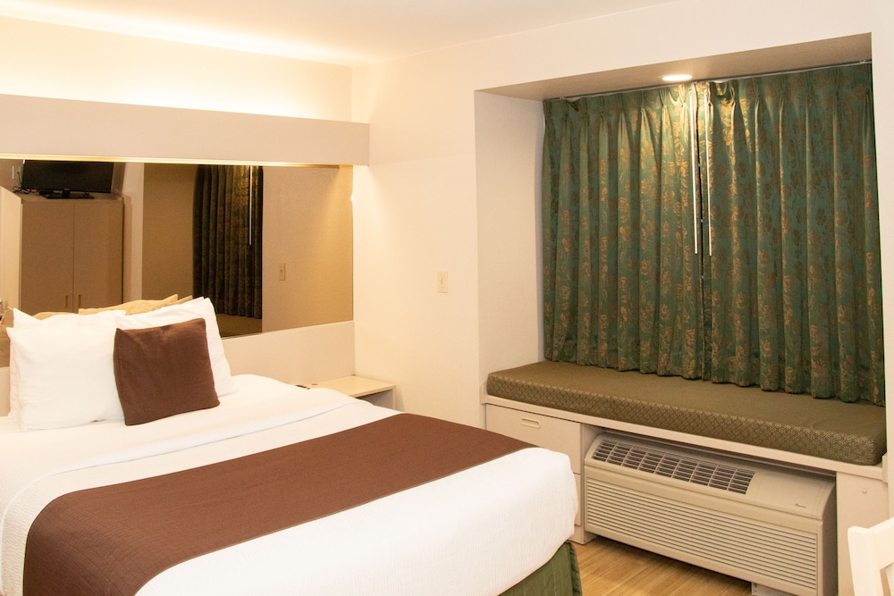 Standard Room, 1 Queen Bed - Photo 3