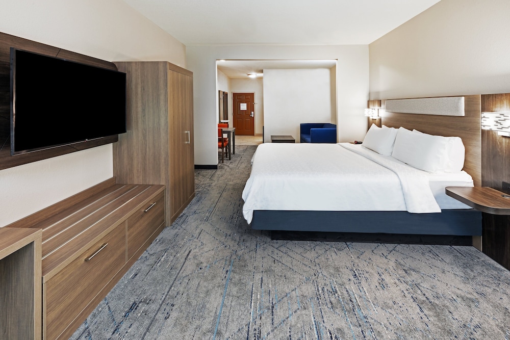 Suite, 1 King Bed (Additional Living Area) - Photo 3