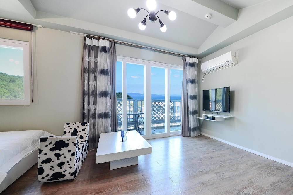 Basic Room, 1 Bedroom (Superman (1F/Private BBQ)) - Photo 6