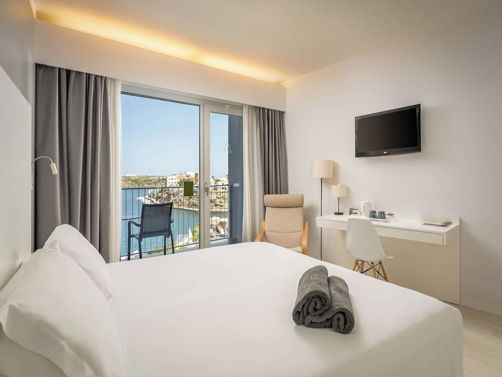 Premium Double Room Single Use, Sea View (& Pool view) - Photo 8
