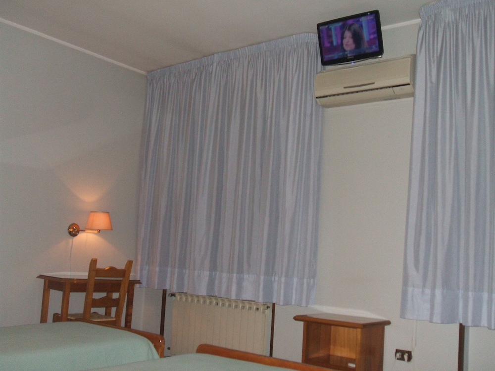 Standard Double or Twin Room photo 1