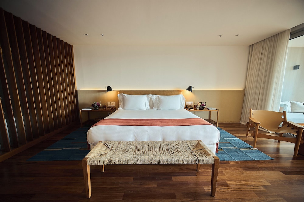 Quarto luxo, vista parcial para o oceano