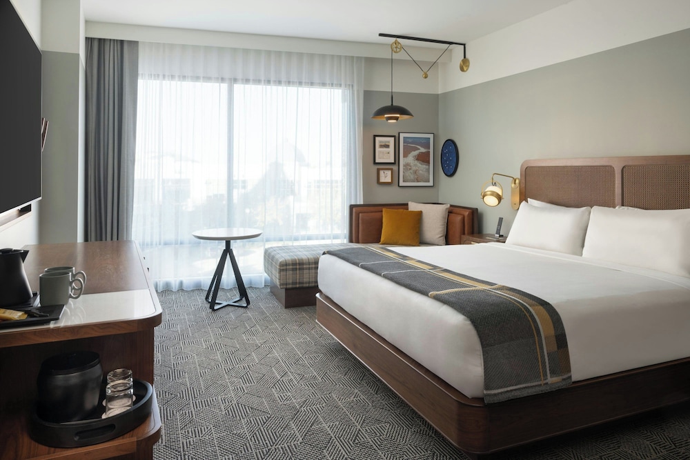 Classic Room, 1 King Bed, Tower - Photo 1
