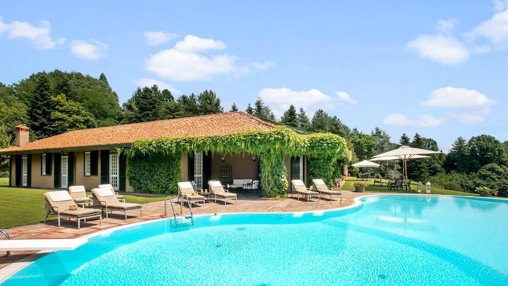 Villa photo 2