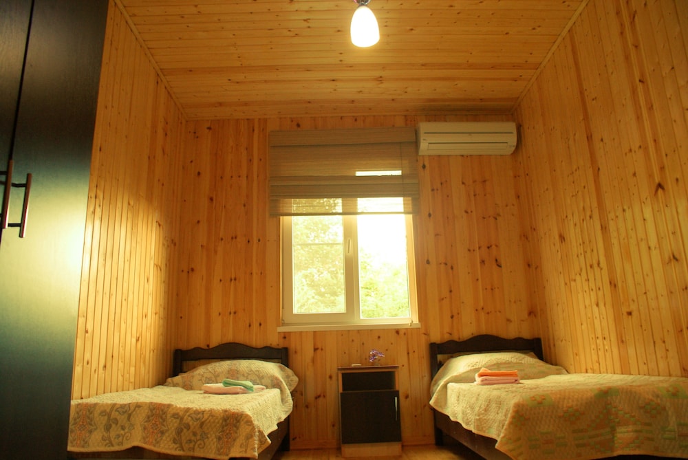 Economy Twin Room, Shared Bathroom photo 1