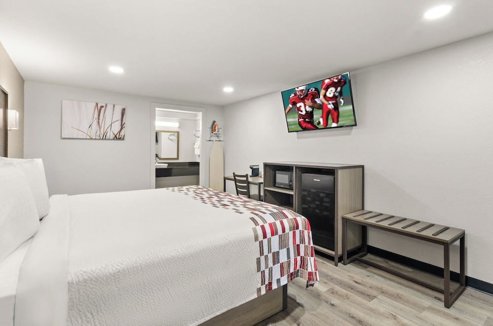 Superior Room, 1 King Bed, Smoking photo 1