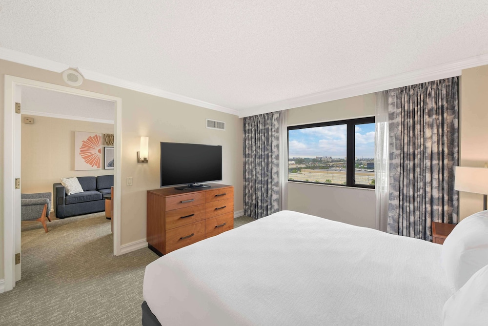 Suite - 1 King Bed with Queen Sofabed - High Floor - Photo 1