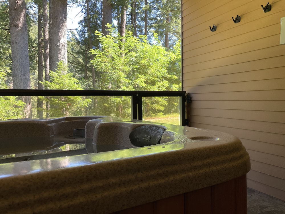 Deluxe Room, 2 Queen Beds, Hot Tub photo 3