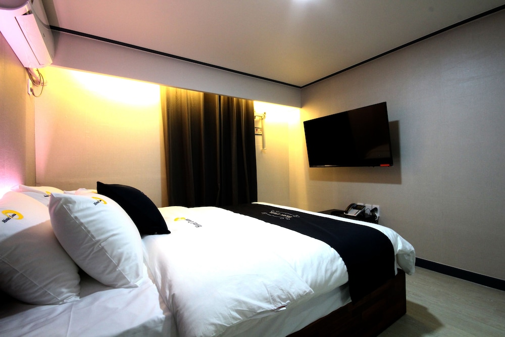 Standard Double Room - Photo 3